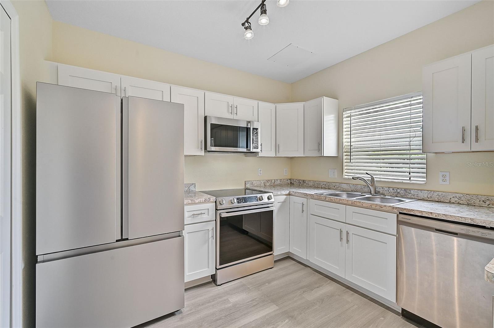 14939 AMBERJACK TER #102