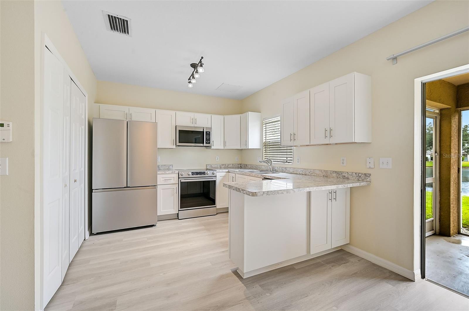 14939 AMBERJACK TER #102