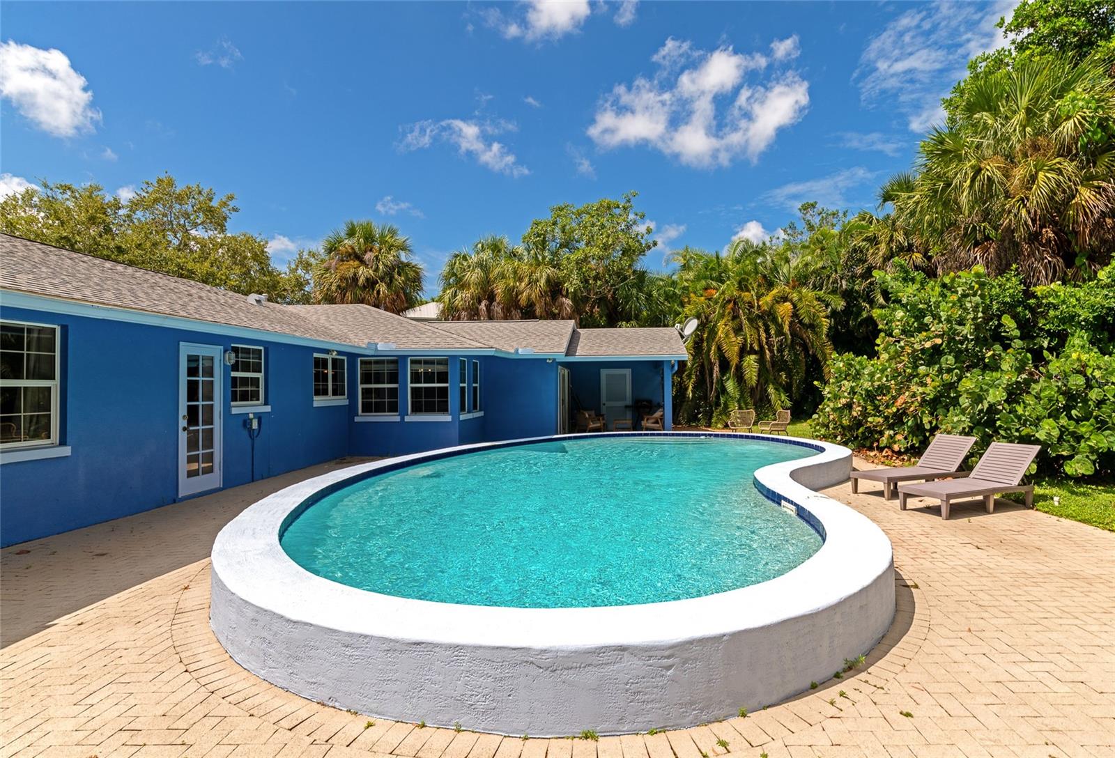 1389 HARBOR DR