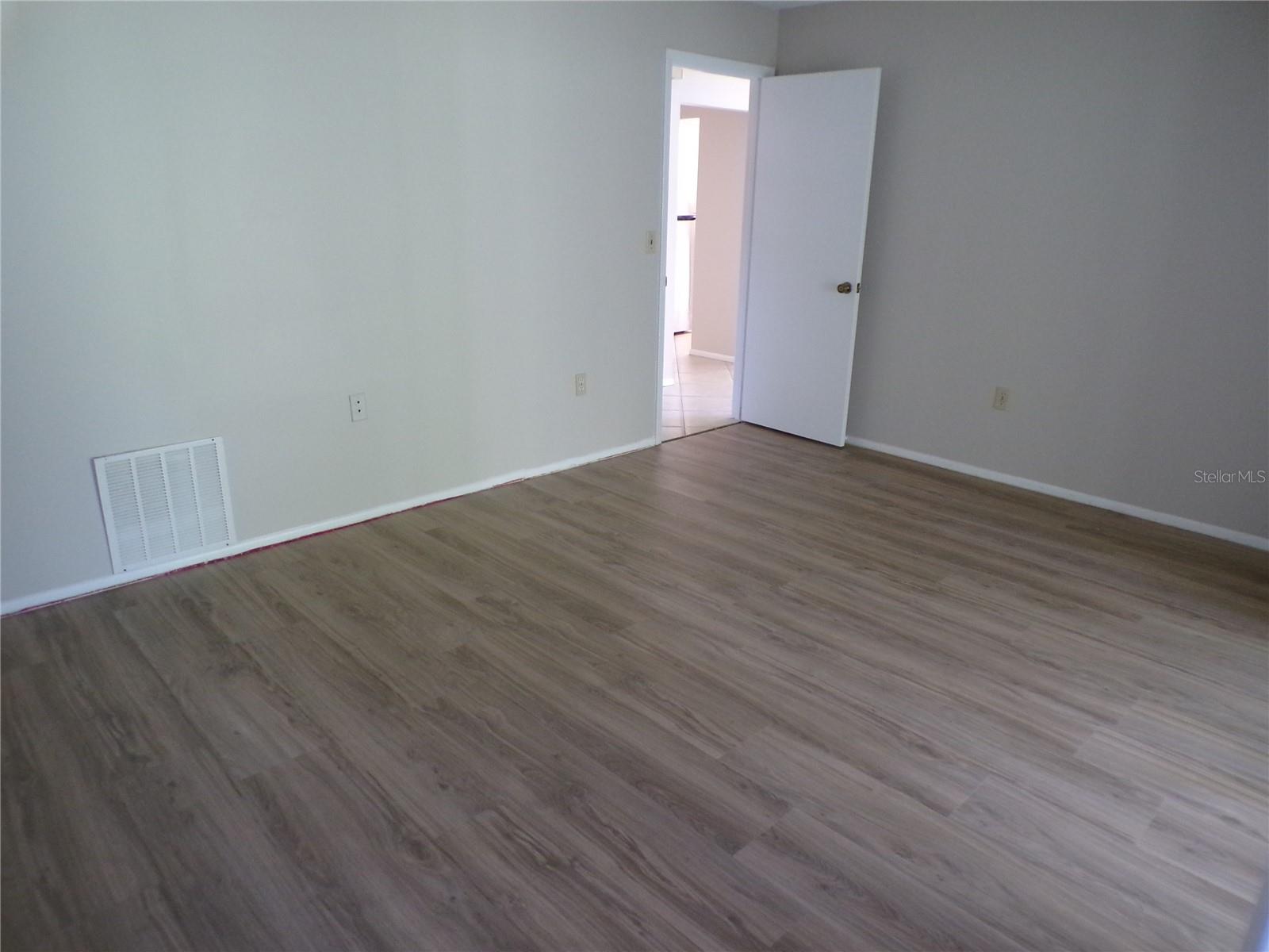 4973 VILLAGE GARDENS DR #50