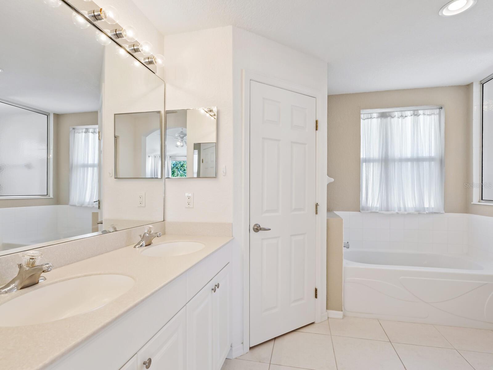 7335 FOUNTAIN PALM CIR #7335