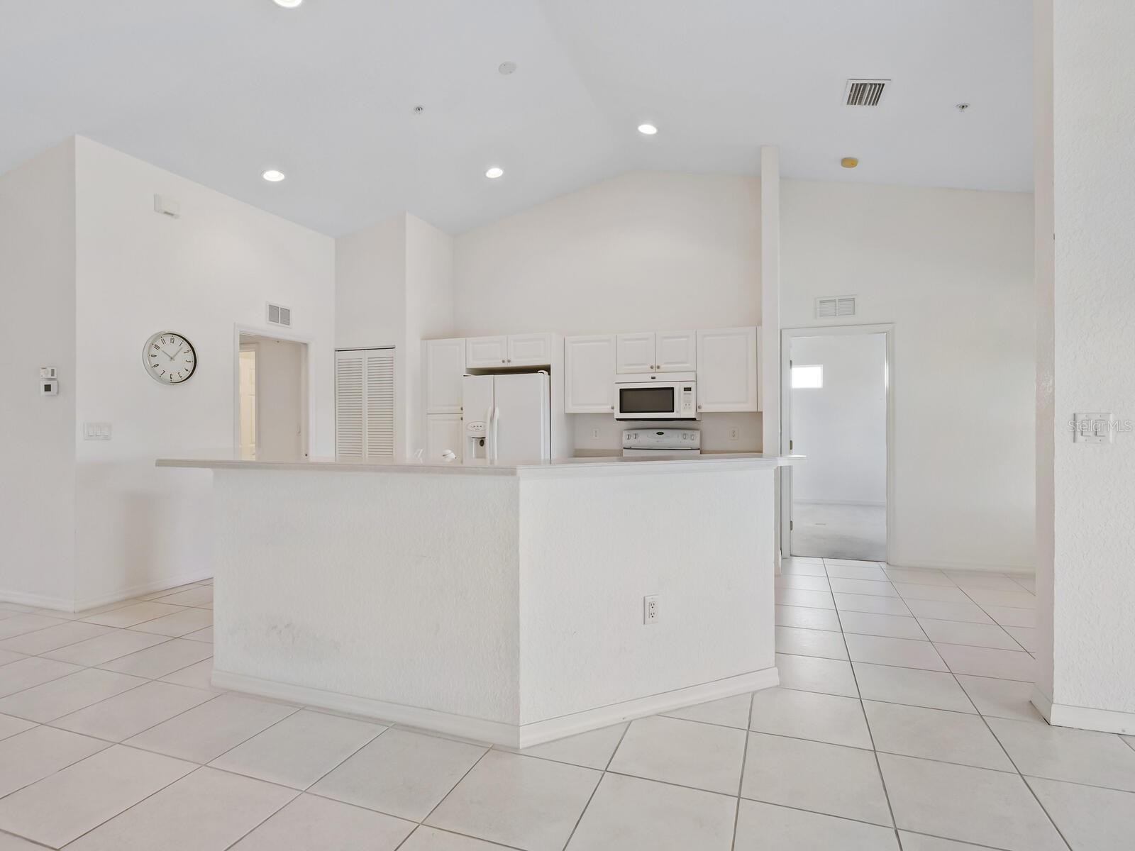 7335 FOUNTAIN PALM CIR #7335