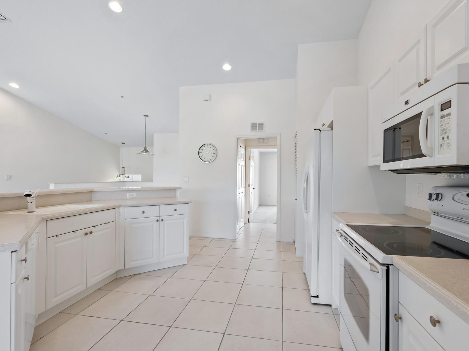 7335 FOUNTAIN PALM CIR #7335