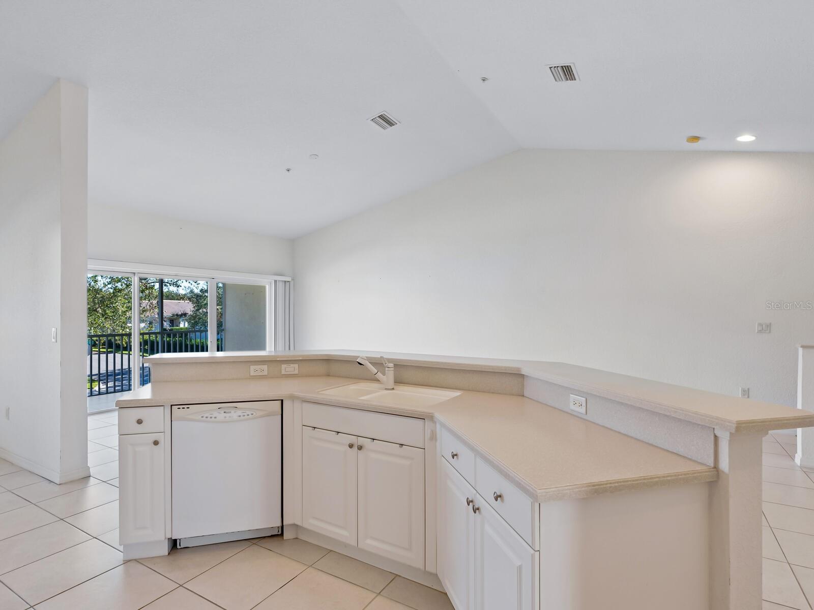 7335 FOUNTAIN PALM CIR #7335