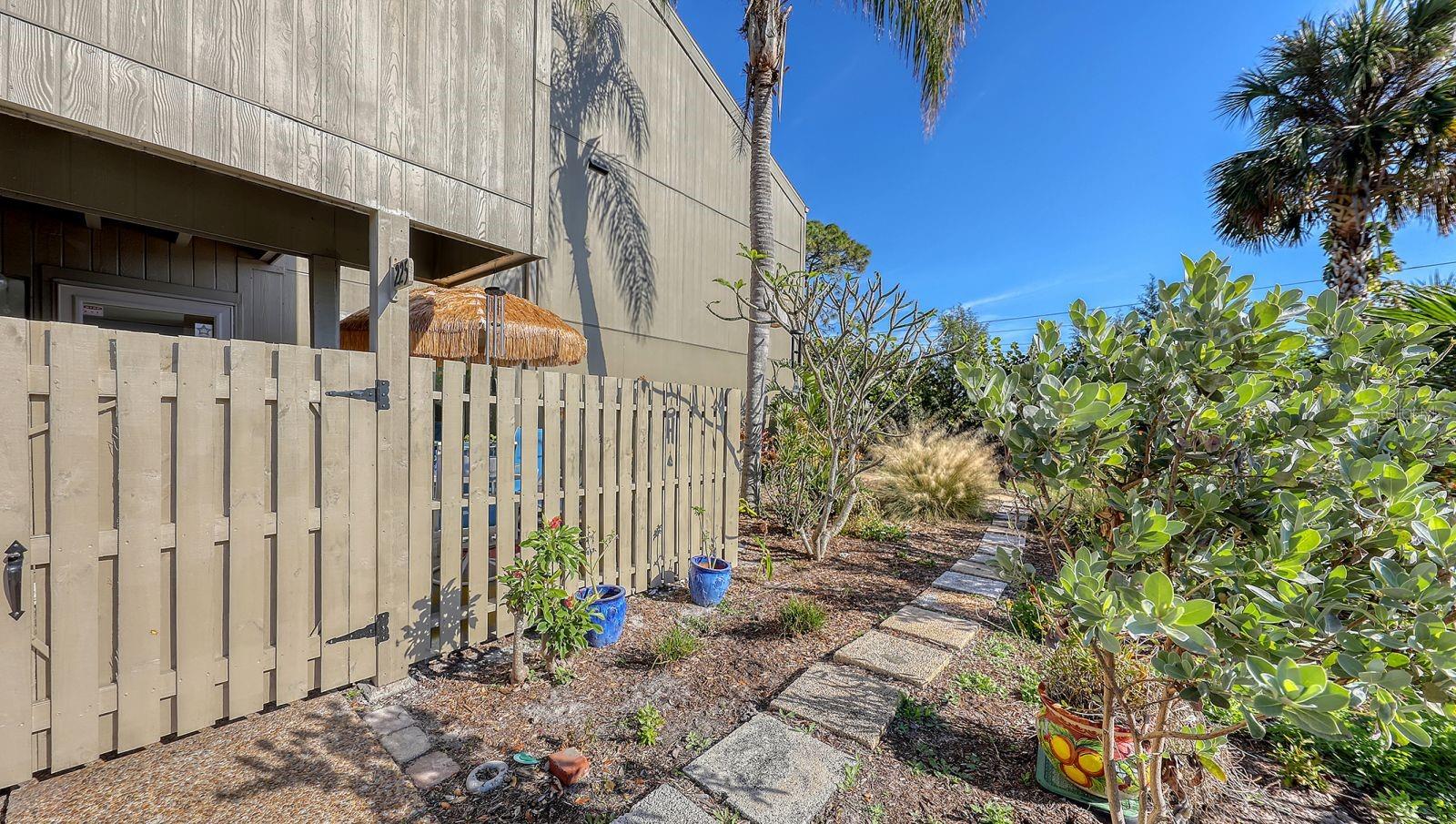225 WOODLAND DR