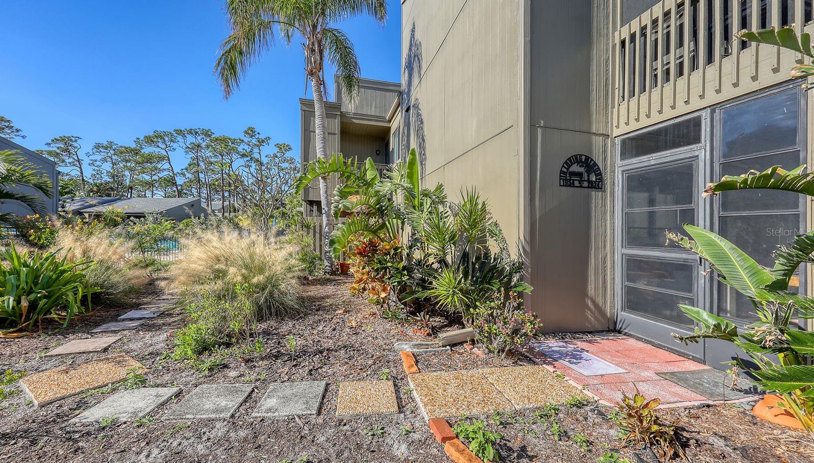 225 WOODLAND DR
