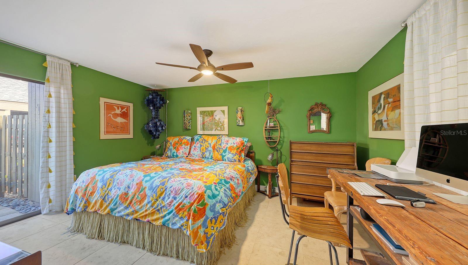 225 WOODLAND DR