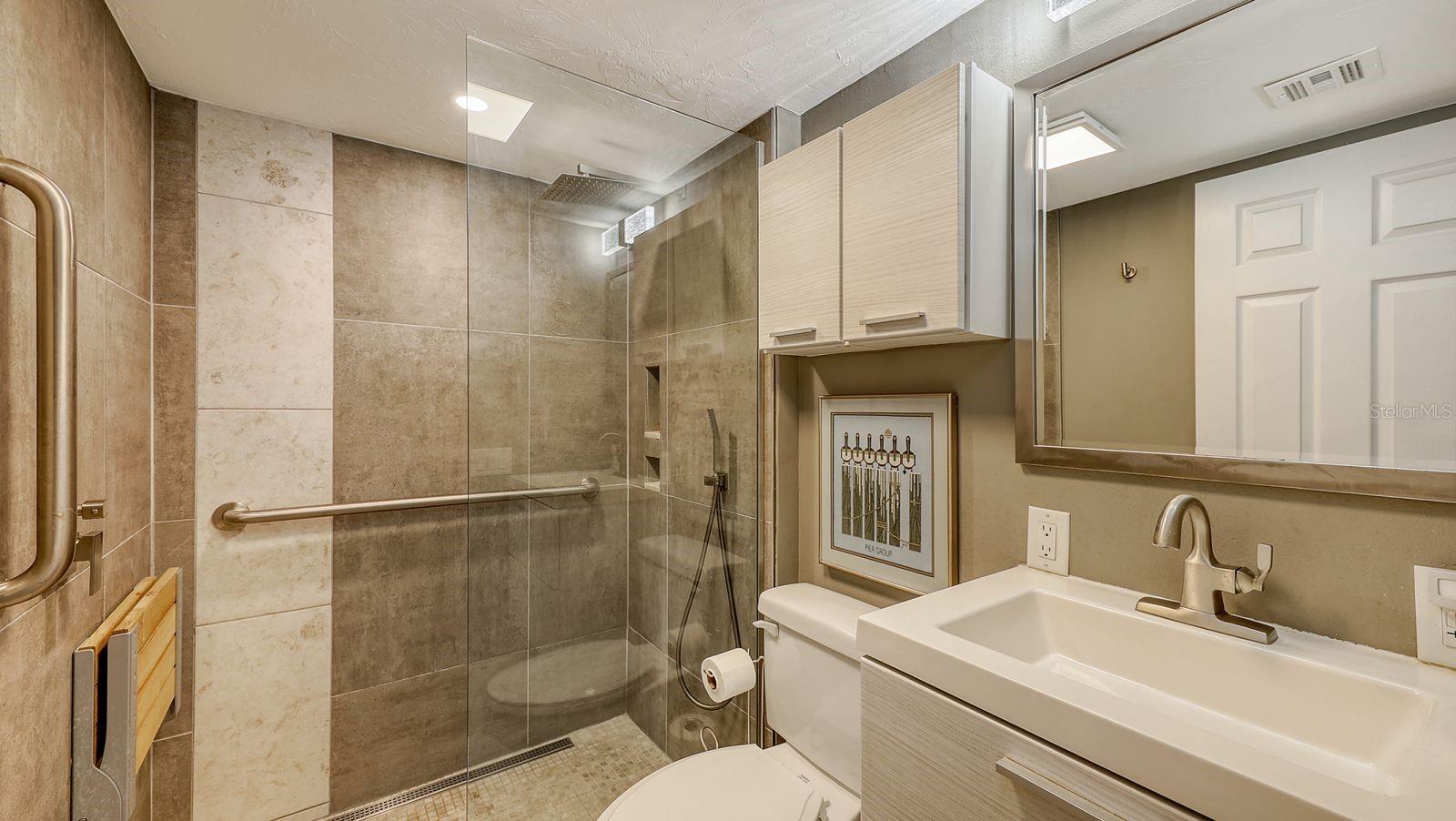 225 WOODLAND DR