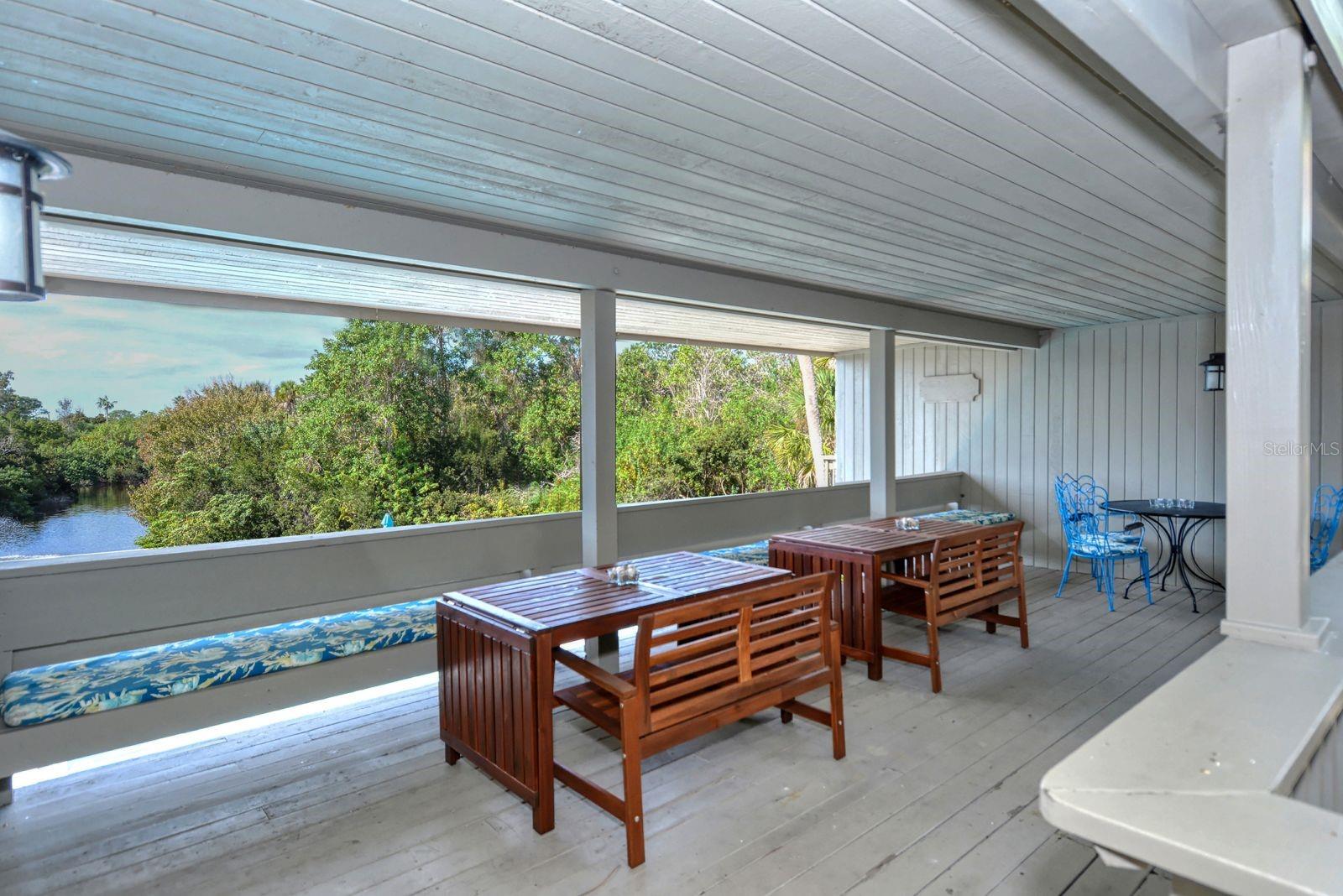 225 WOODLAND DR