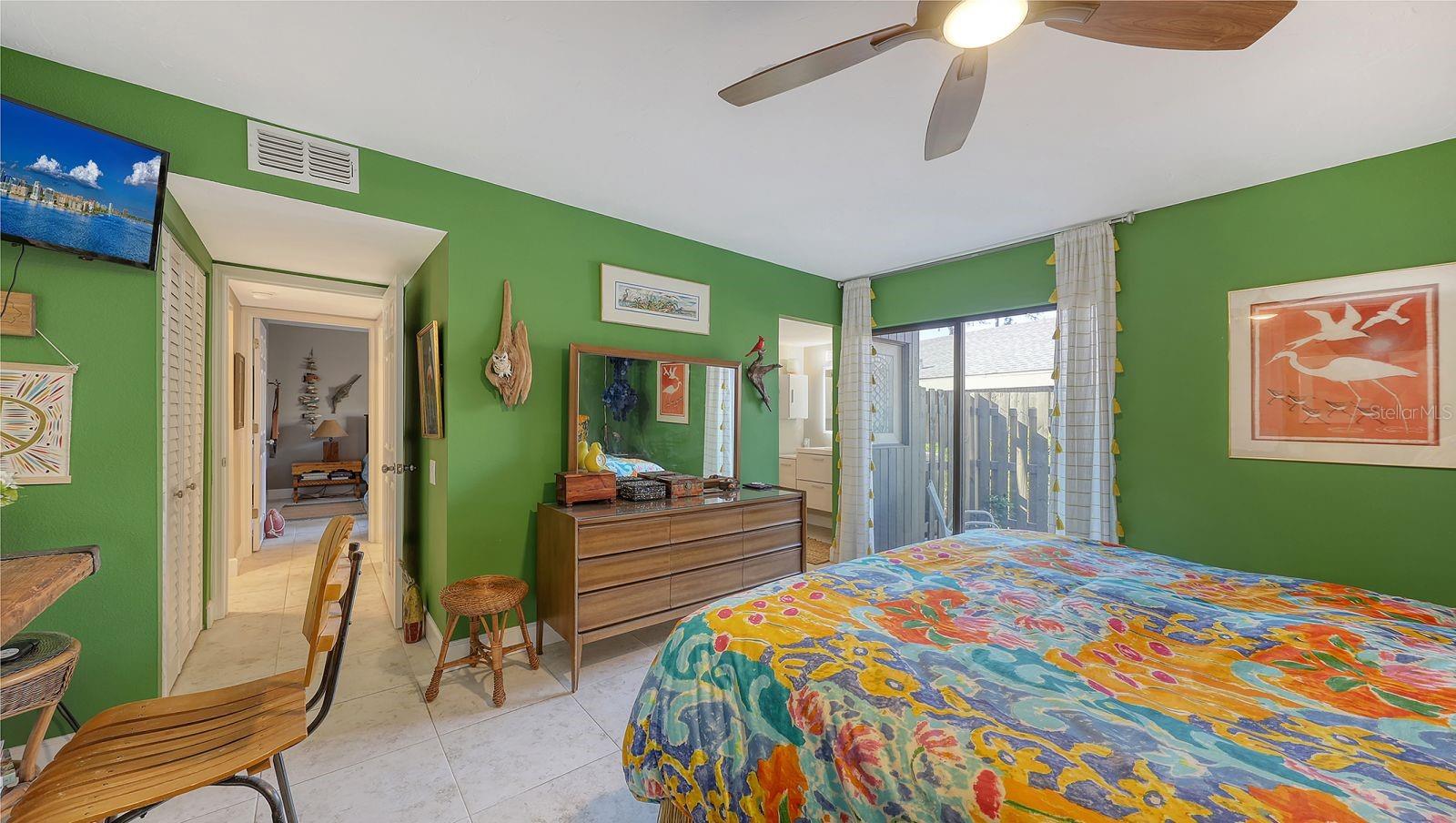225 WOODLAND DR