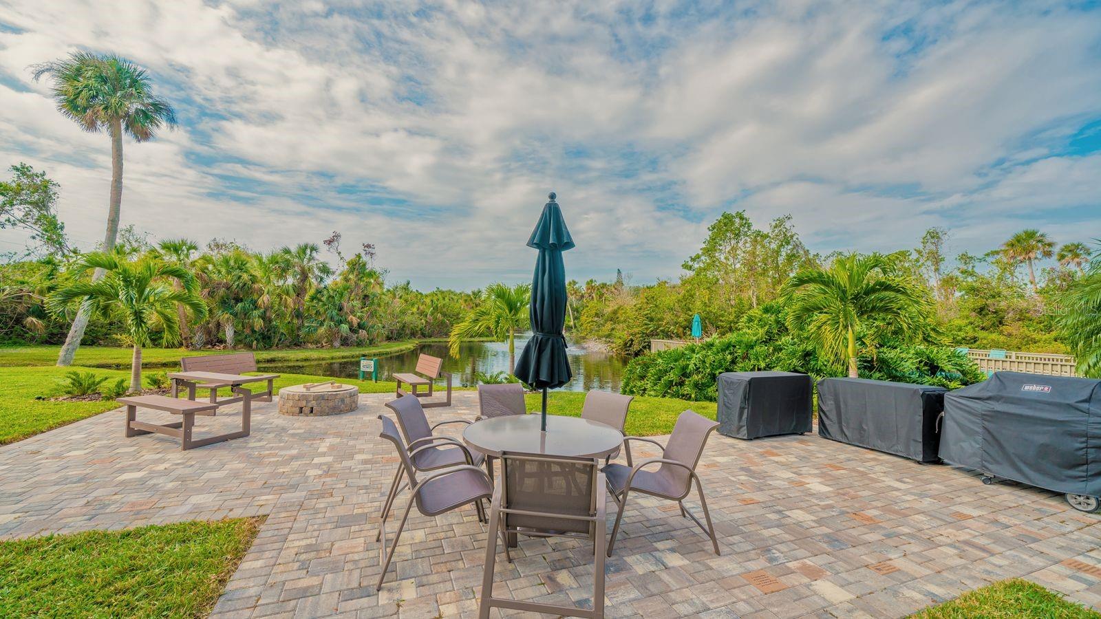 225 WOODLAND DR