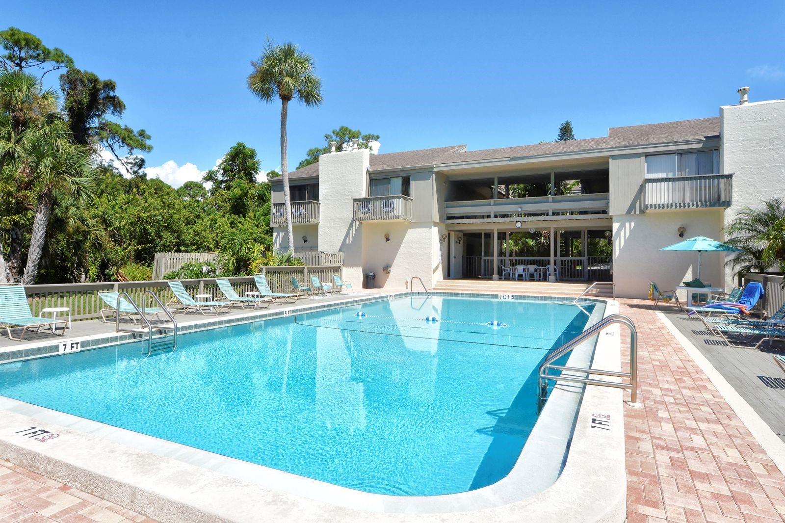 225 WOODLAND DR