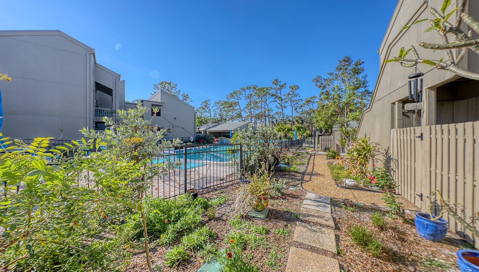225 WOODLAND DR