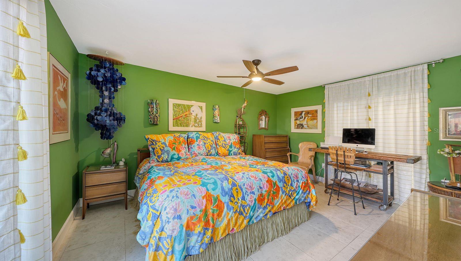 225 WOODLAND DR