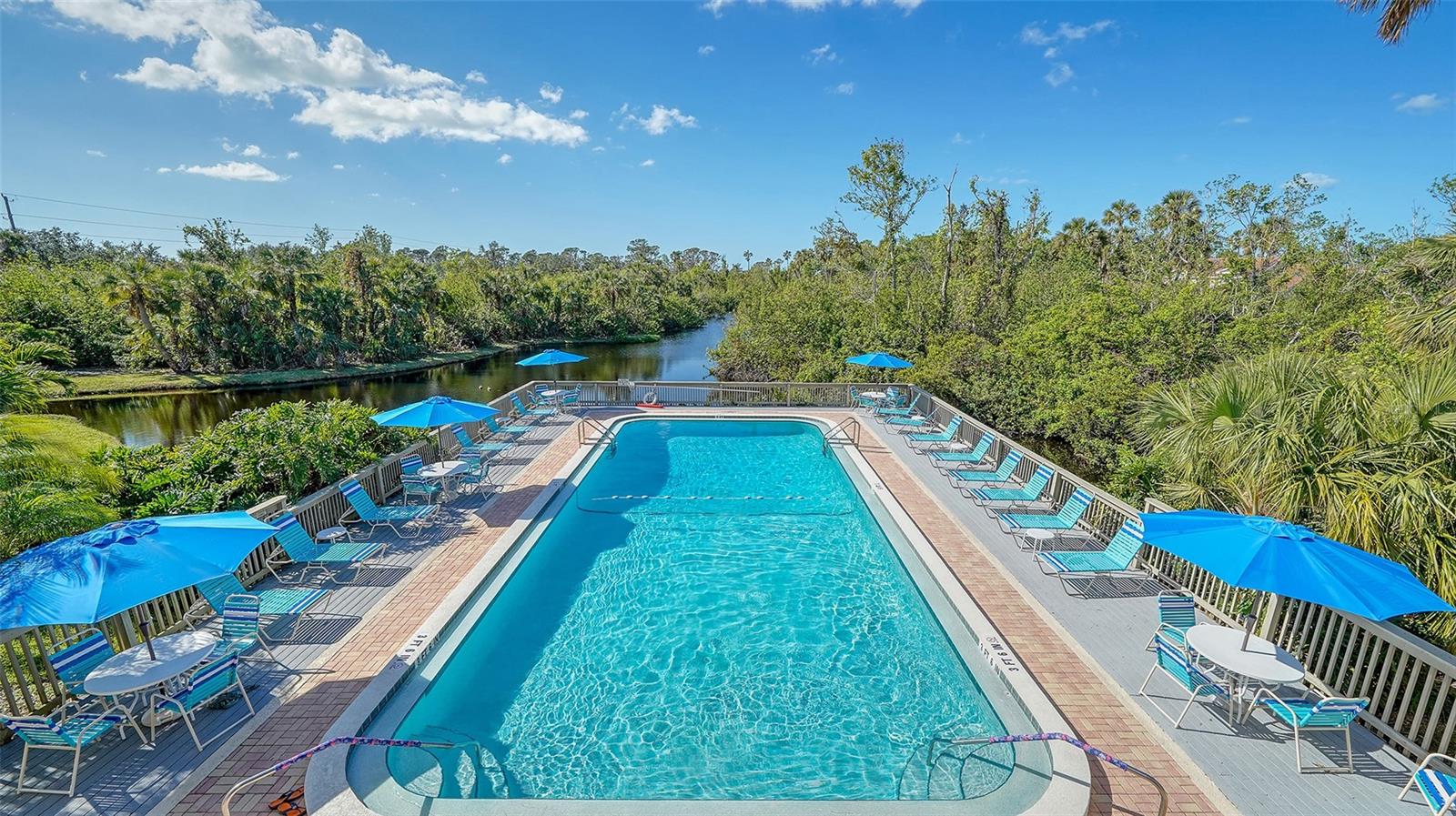 225 WOODLAND DR