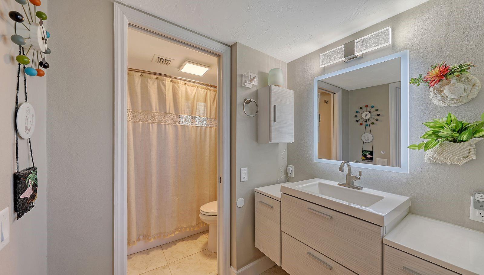225 WOODLAND DR