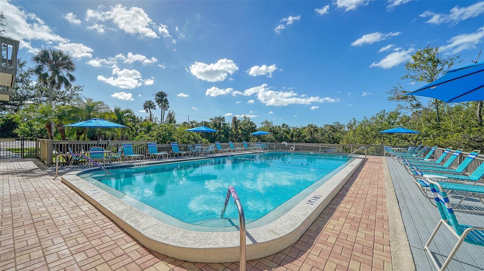 225 WOODLAND DR