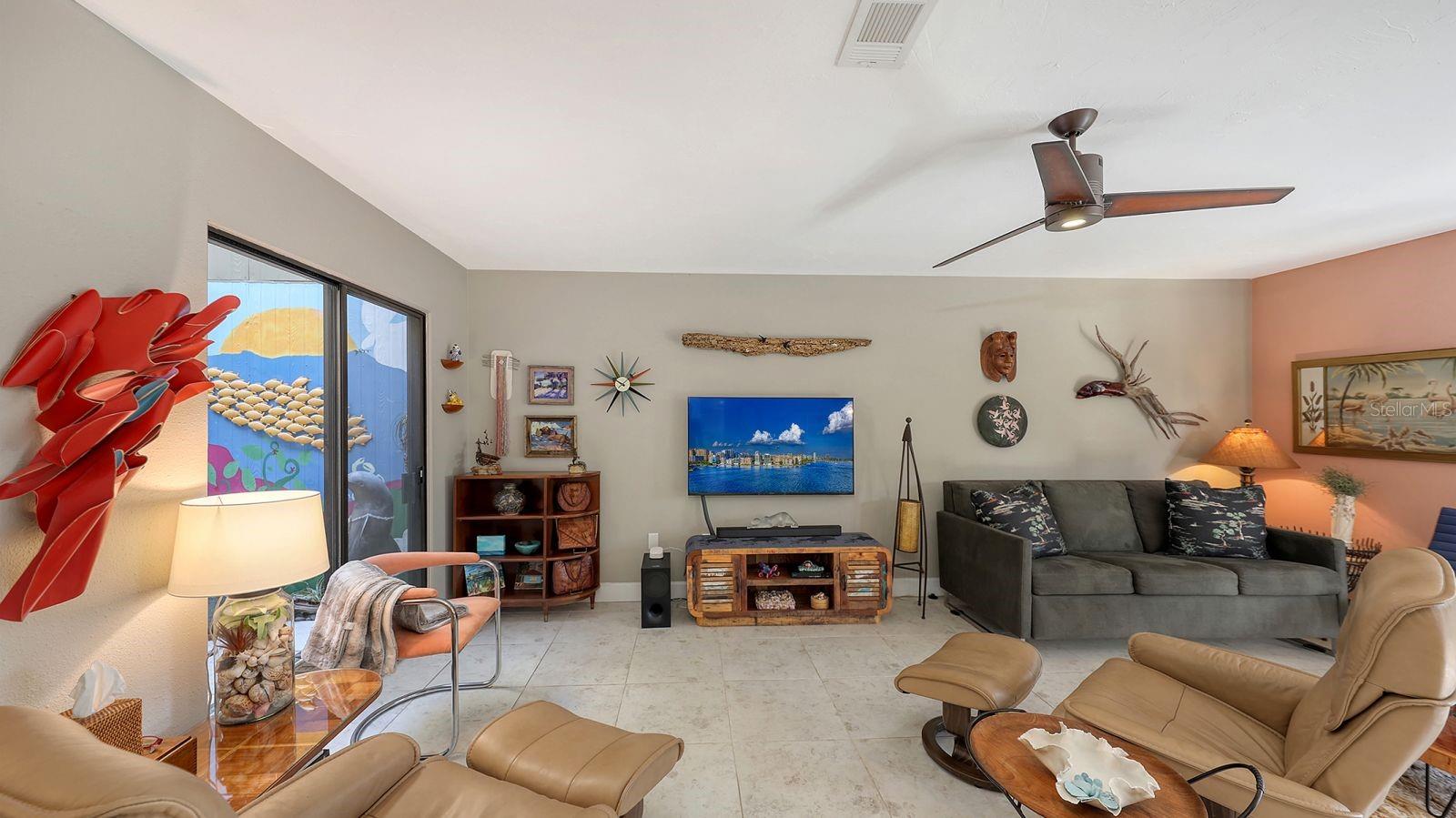 225 WOODLAND DR