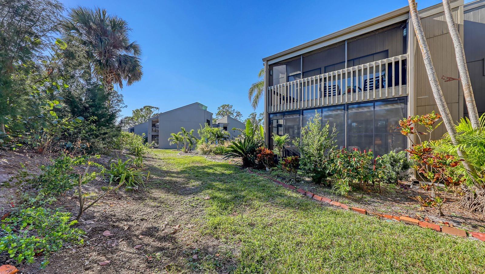 225 WOODLAND DR