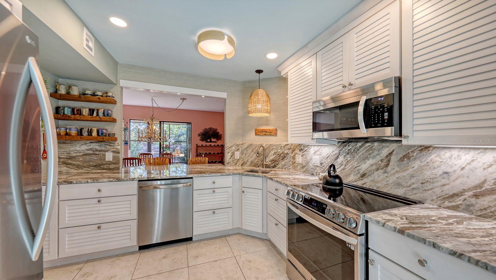 225 WOODLAND DR