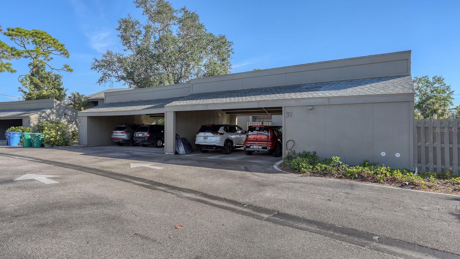225 WOODLAND DR