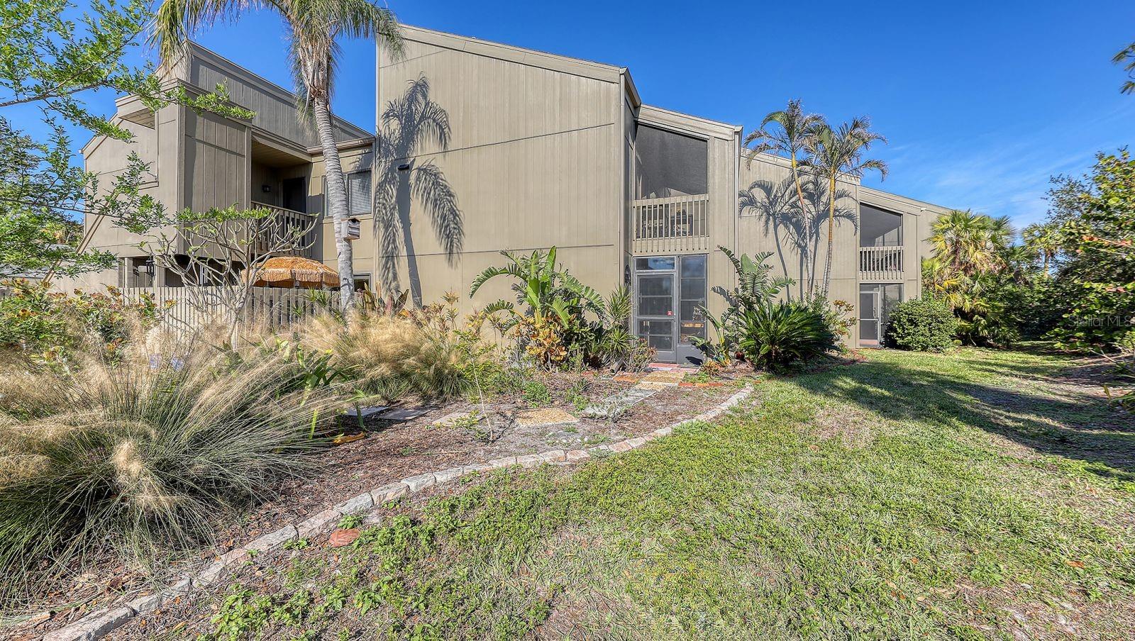 225 WOODLAND DR
