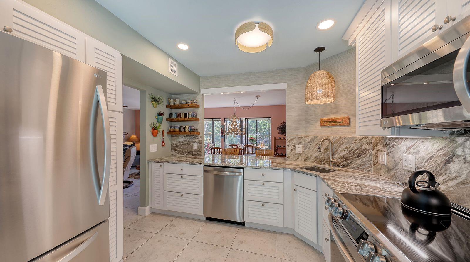 225 WOODLAND DR