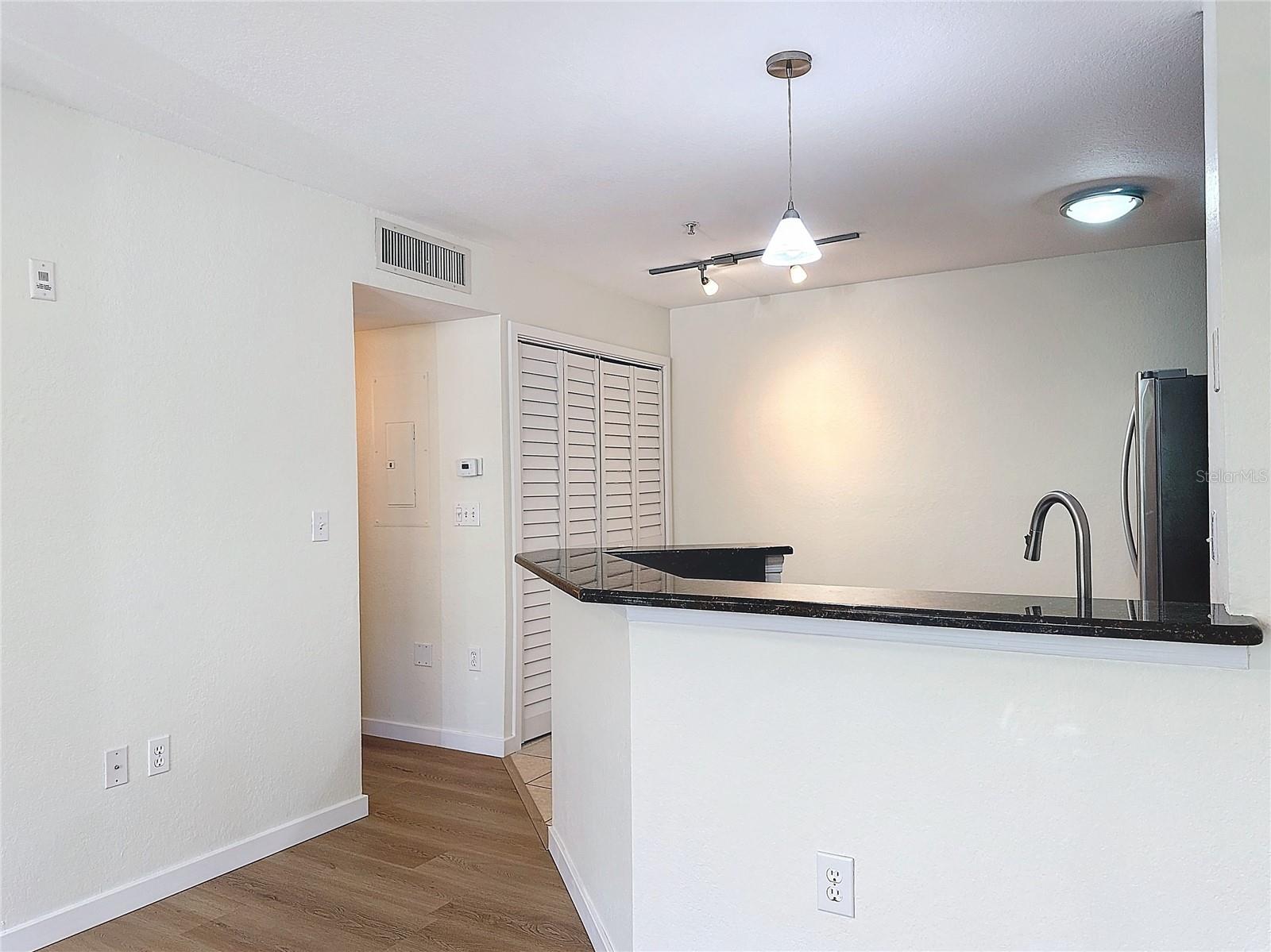 850 S TAMIAMI TRL #402