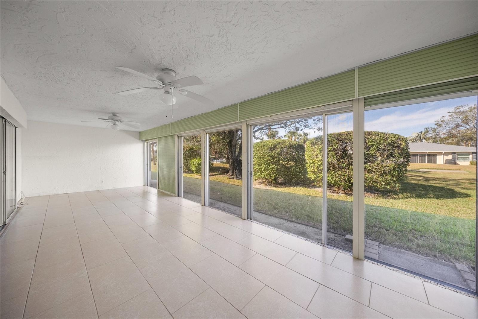 6946 W COUNTRY CLUB DR N