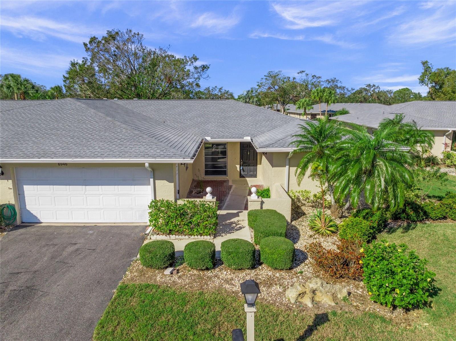 6946 W COUNTRY CLUB DR N