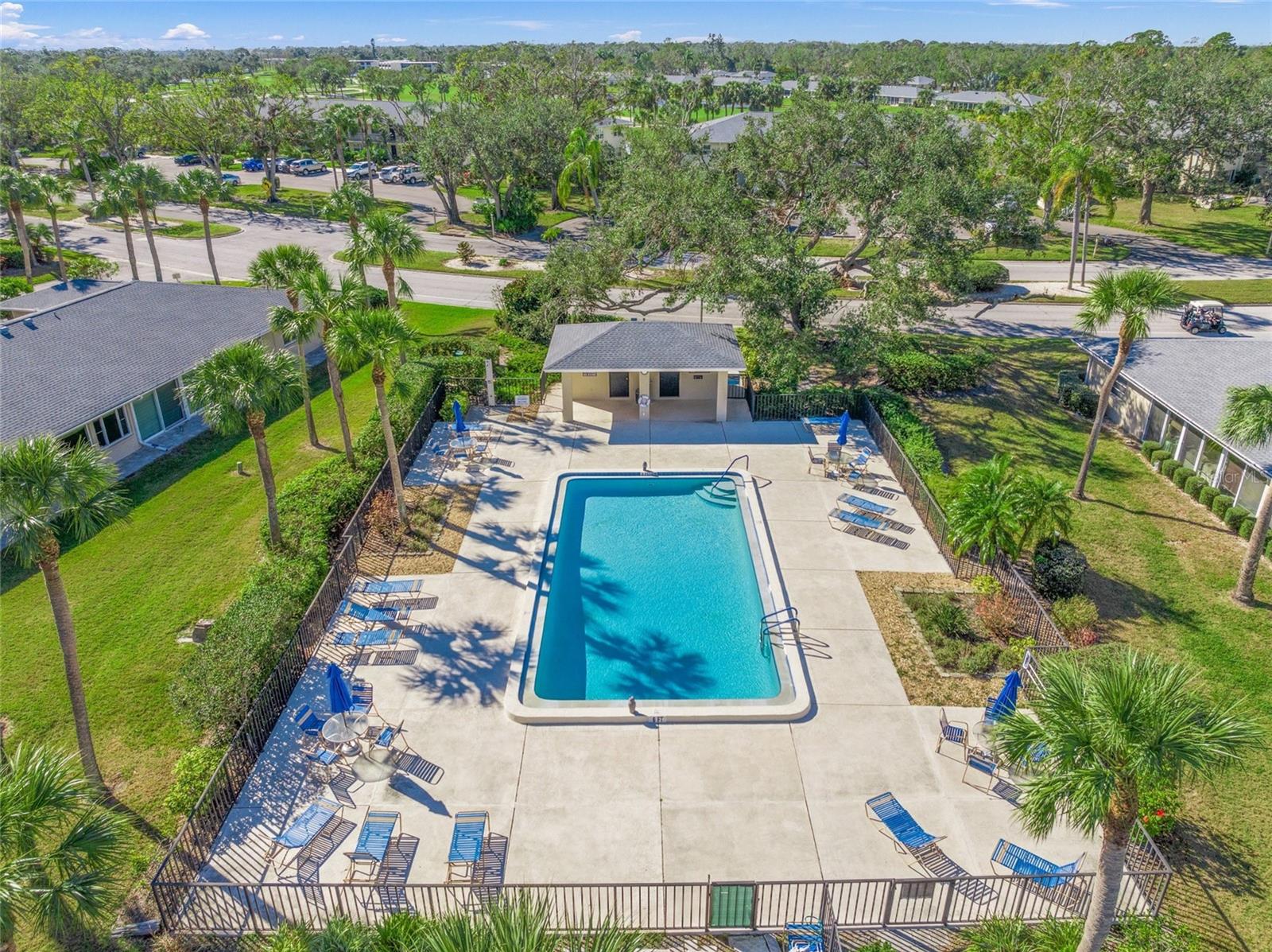 6946 W COUNTRY CLUB DR N