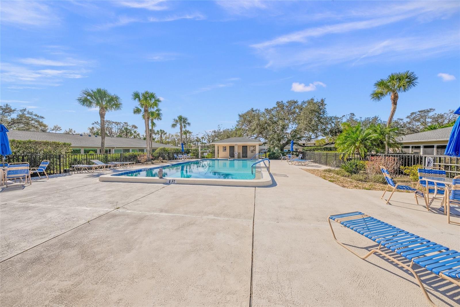 6946 W COUNTRY CLUB DR N