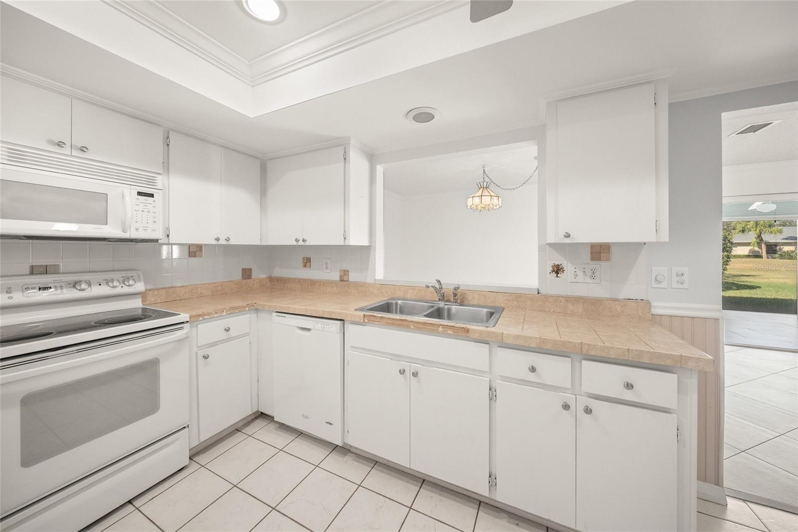 6946 W COUNTRY CLUB DR N