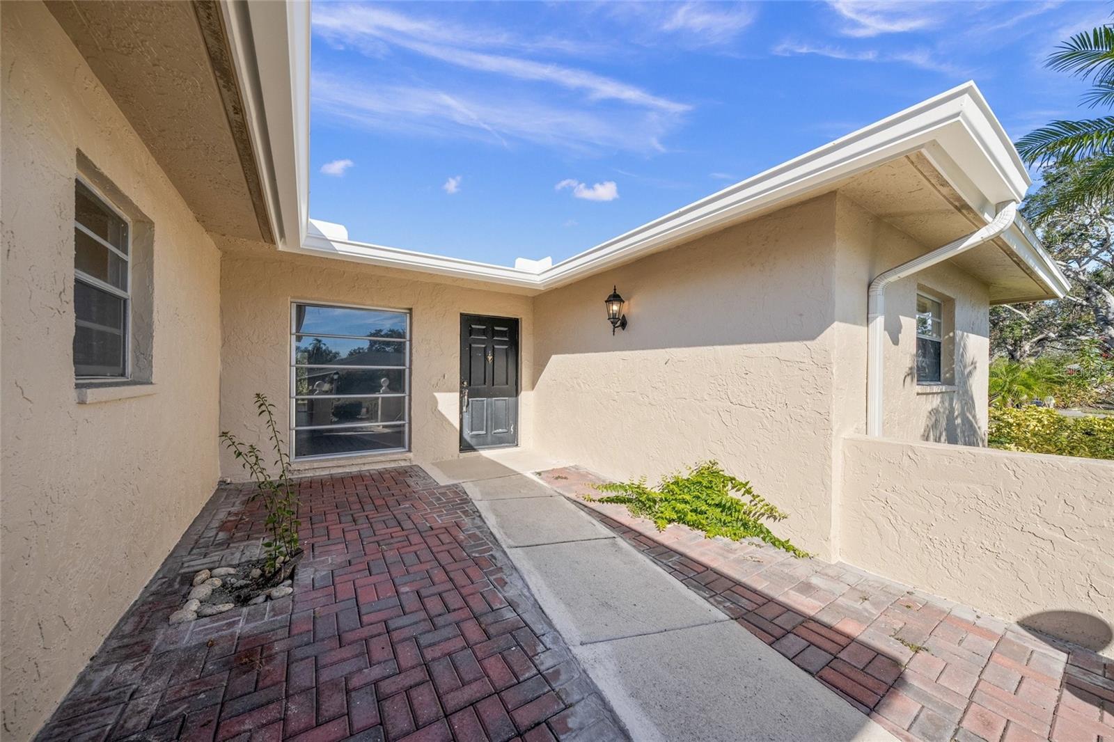 6946 W COUNTRY CLUB DR N