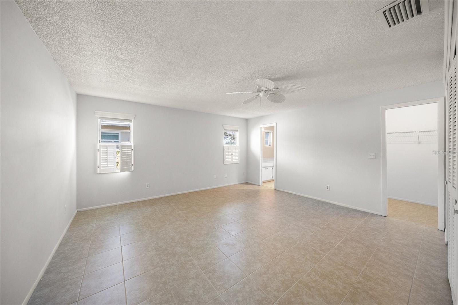 6946 W COUNTRY CLUB DR N