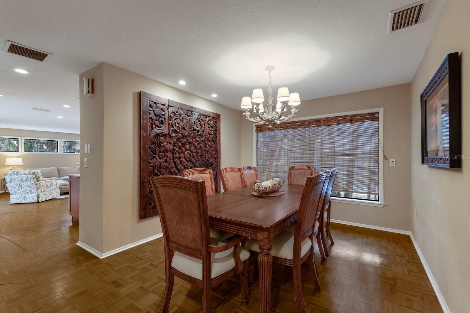 1225 S VIEW DR