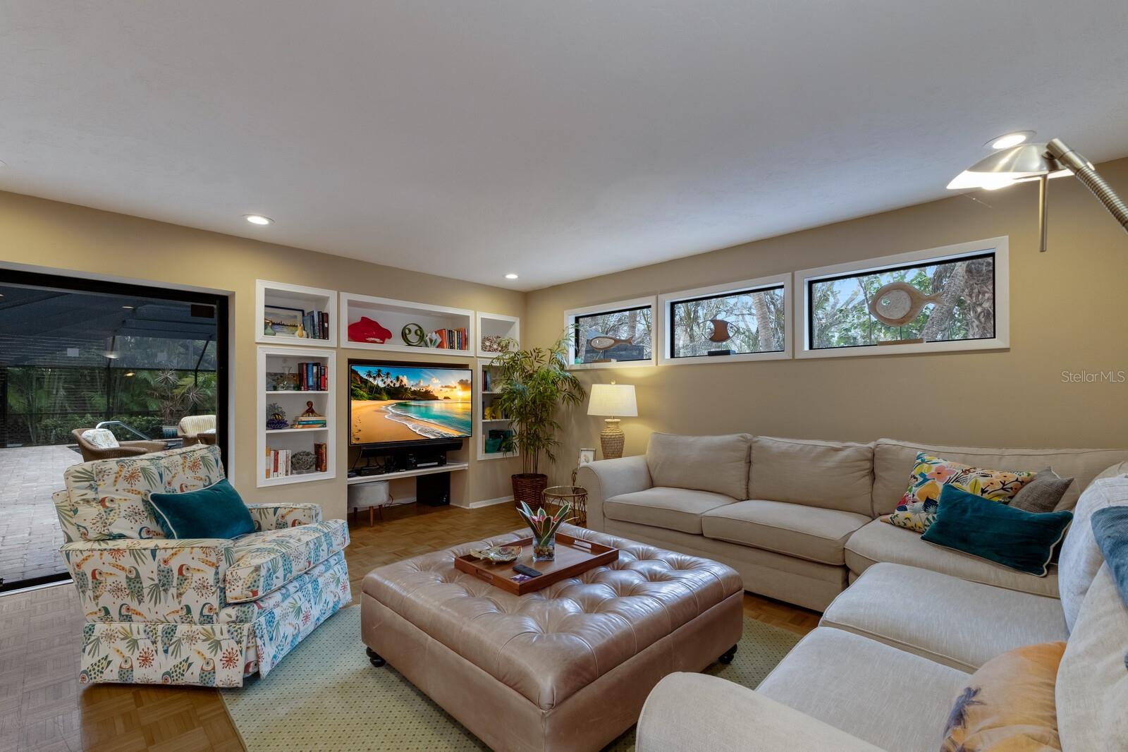 1225 S VIEW DR