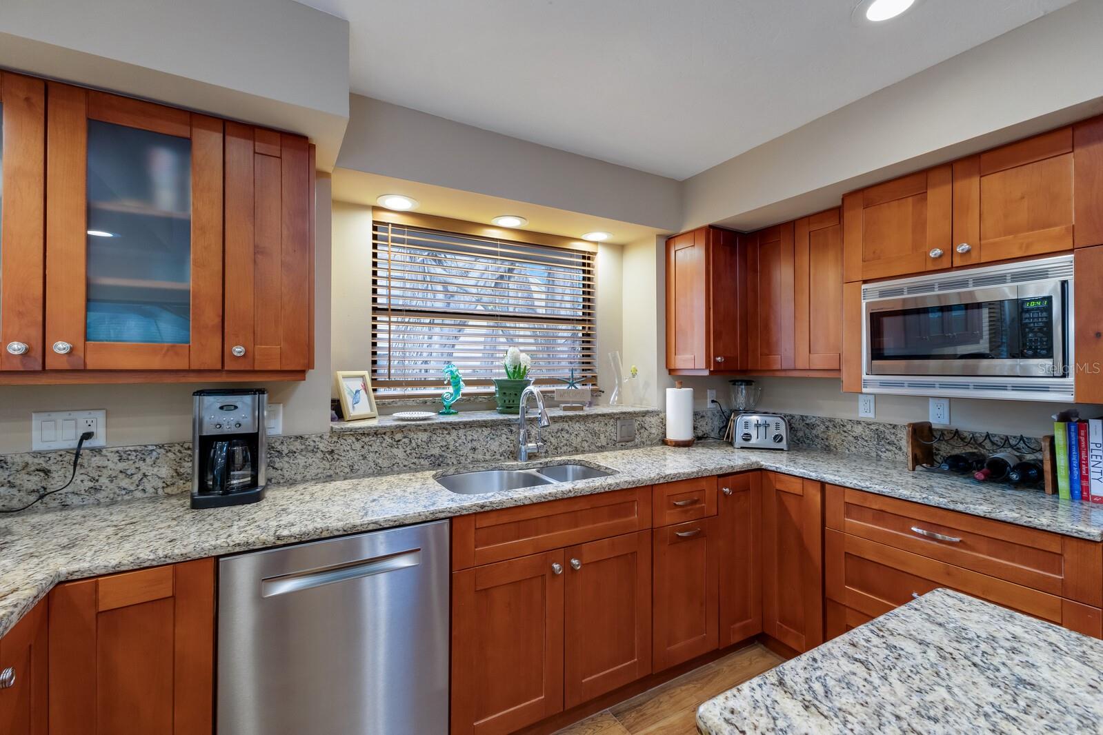 1225 S VIEW DR
