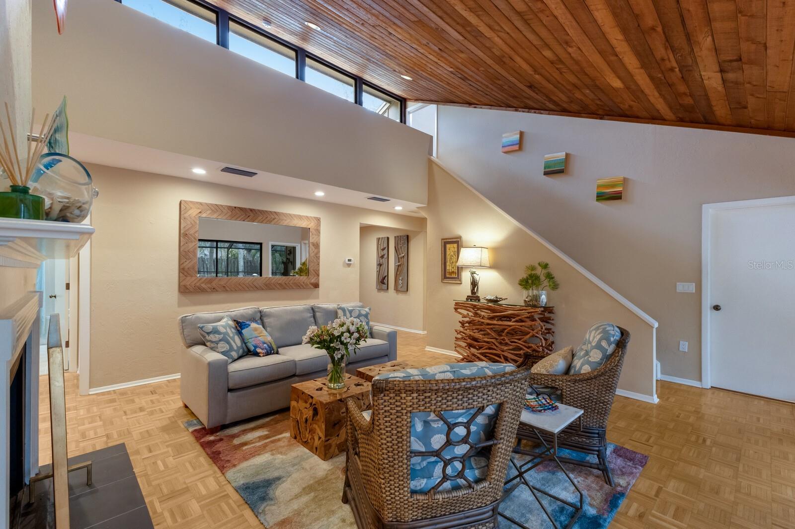 1225 S VIEW DR