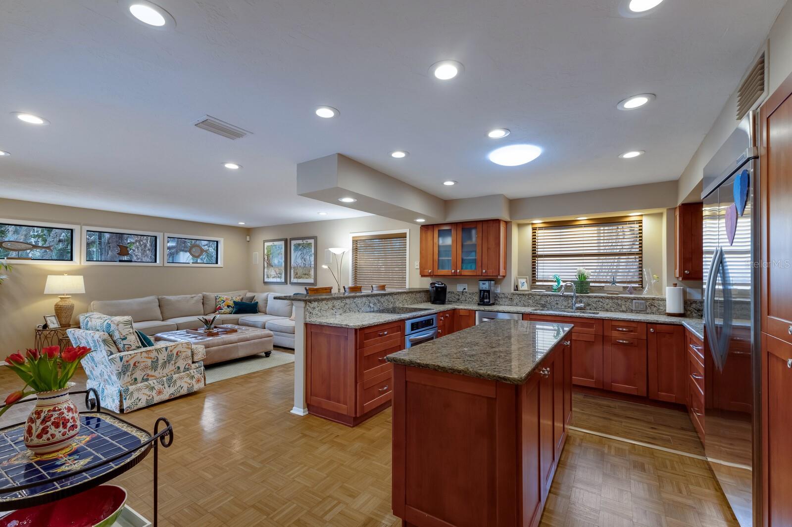 1225 S VIEW DR