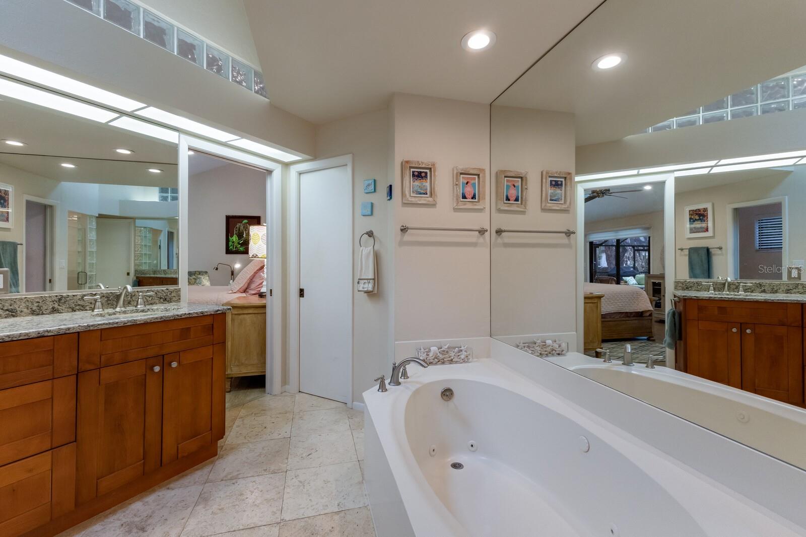 1225 S VIEW DR