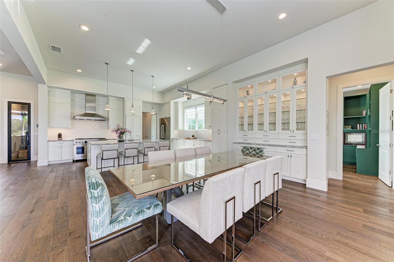 3761 FOUNDERS CLUB DR