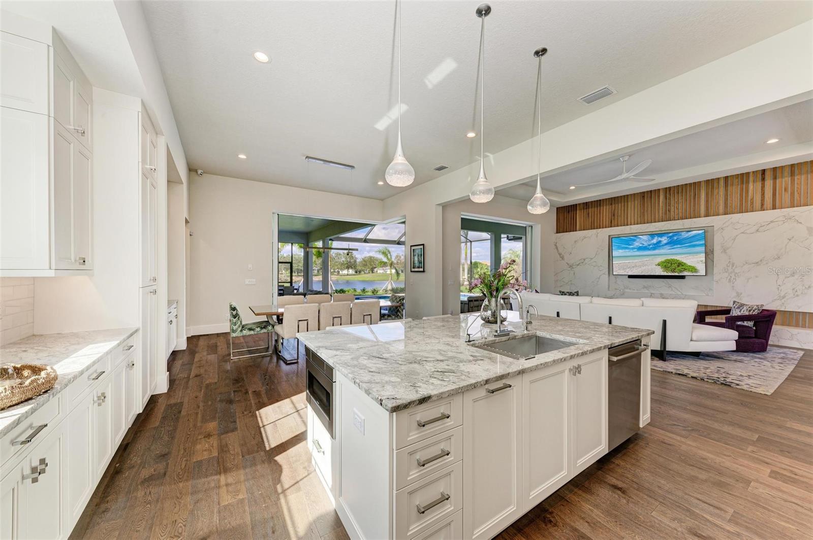 3761 FOUNDERS CLUB DR