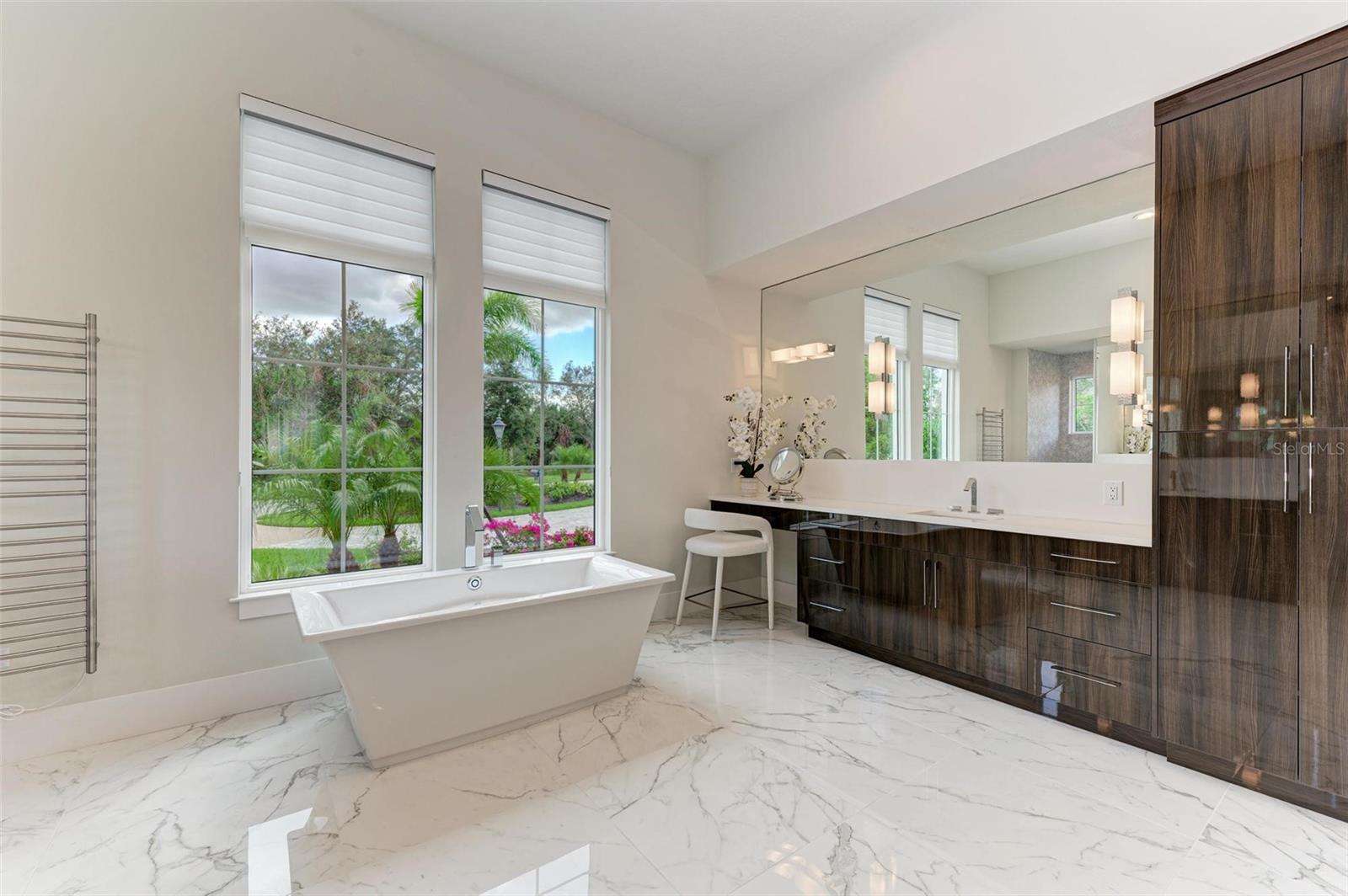 3761 FOUNDERS CLUB DR