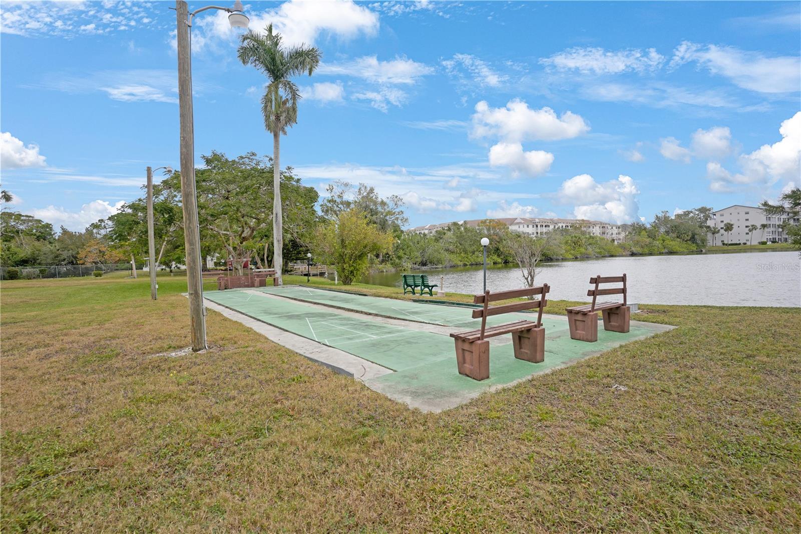 3622 LAKE BAYSHORE DR #K302