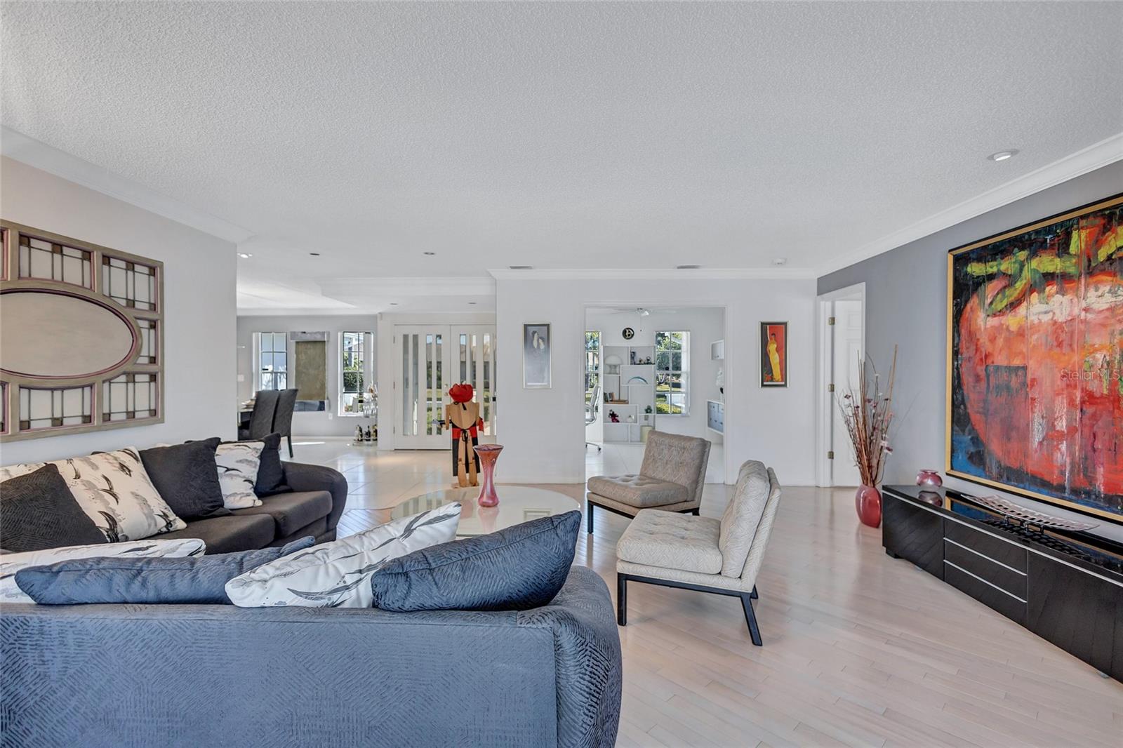 6851 COUNTRY LAKES CIR