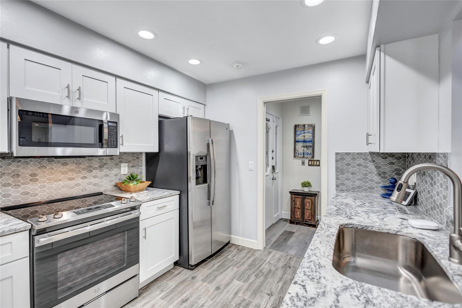 1185 COQUILLE ST #305