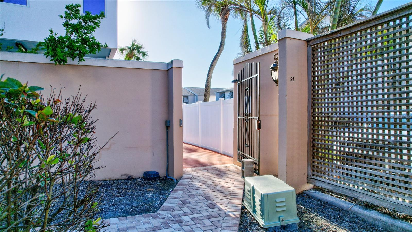 1185 COQUILLE ST #305