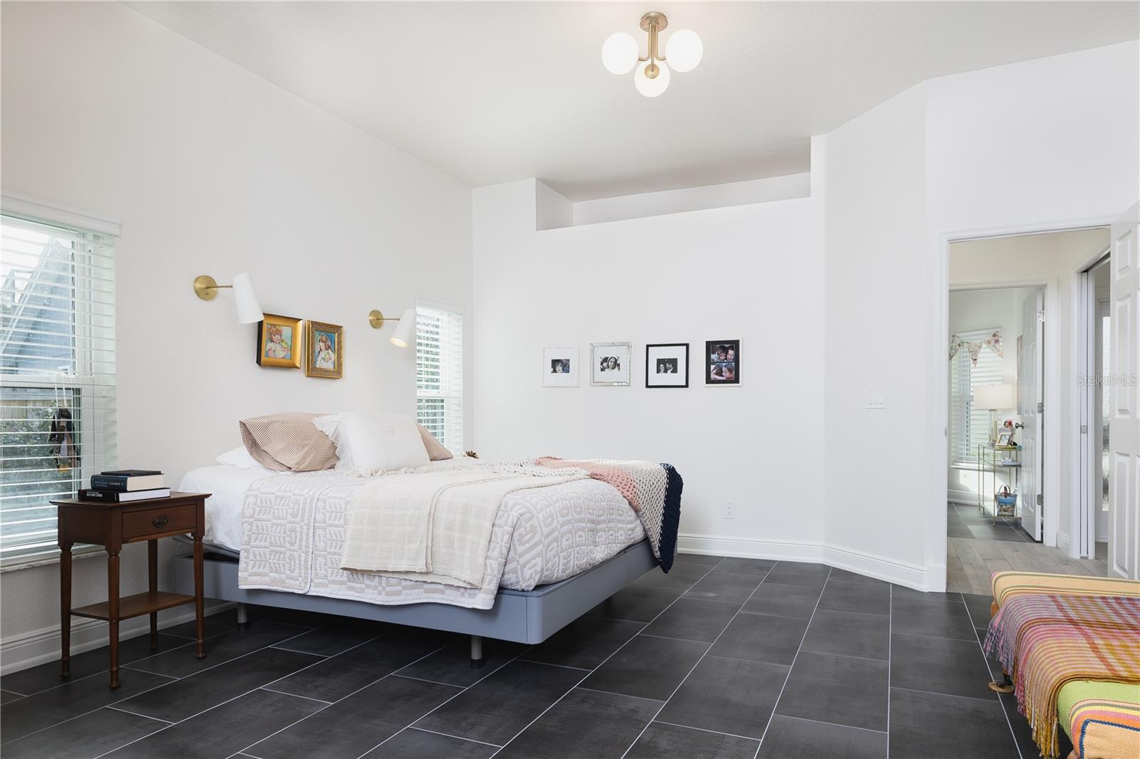 1060 WATER OAK CT NE