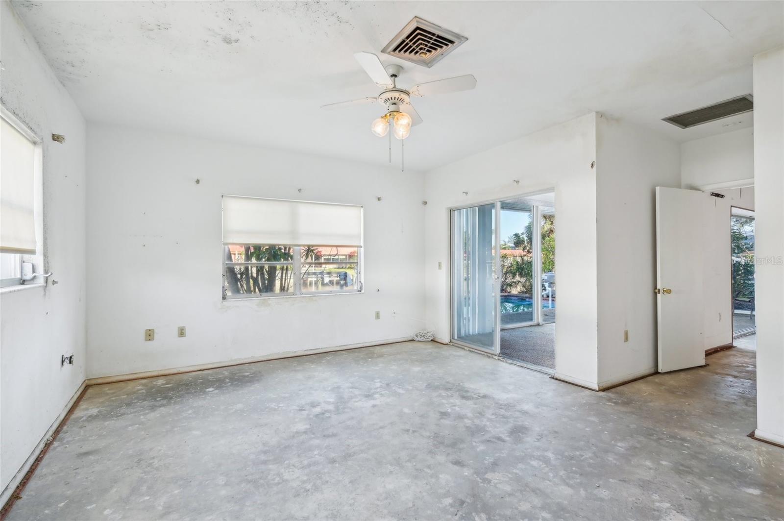 4119 ROYAL PALM DR